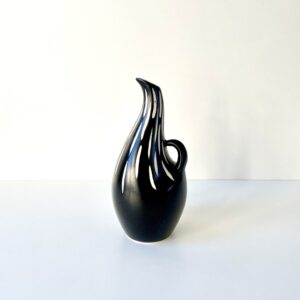 Skulpturel lille kandevase fra Aksini keramik