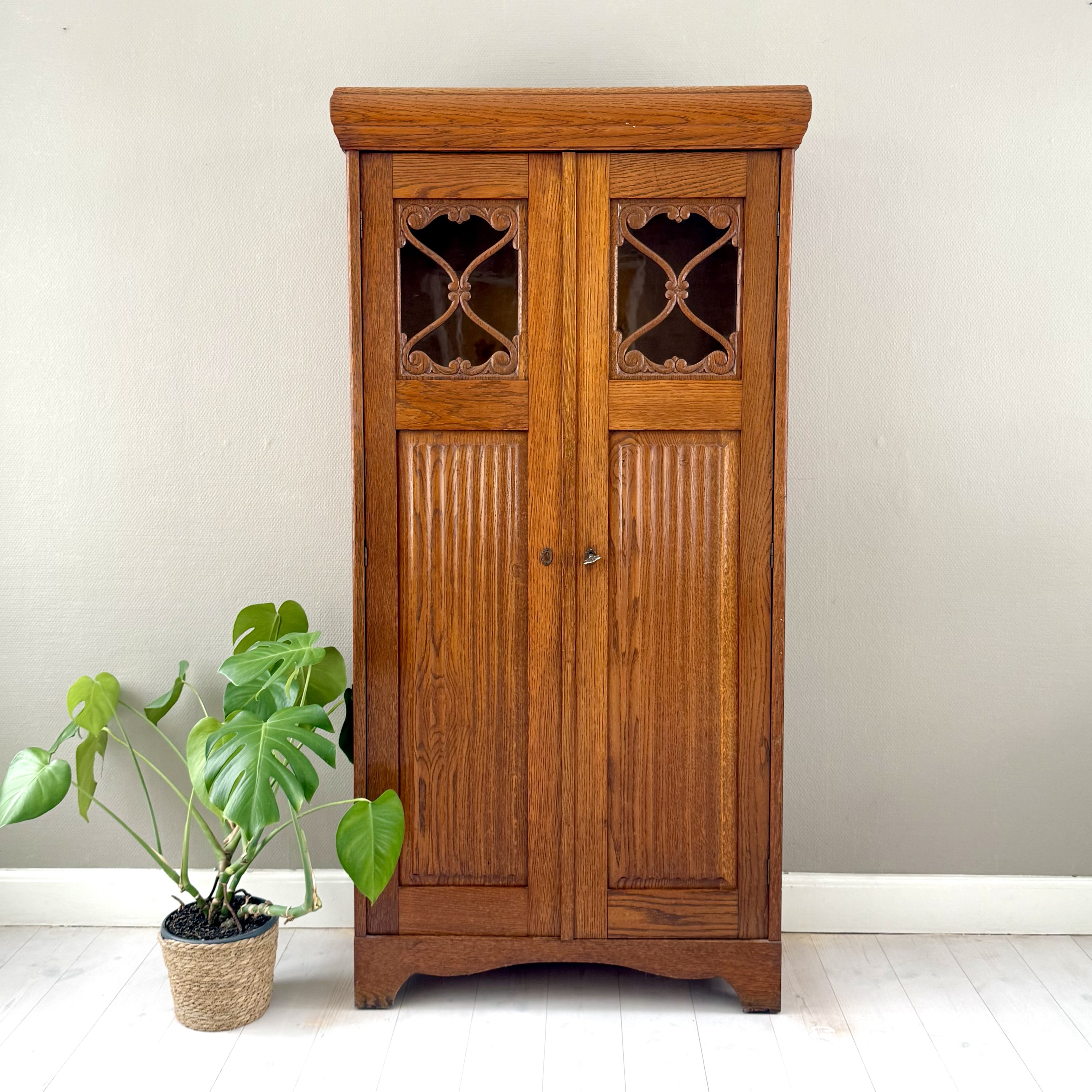 Smukt antikt skab 🍂