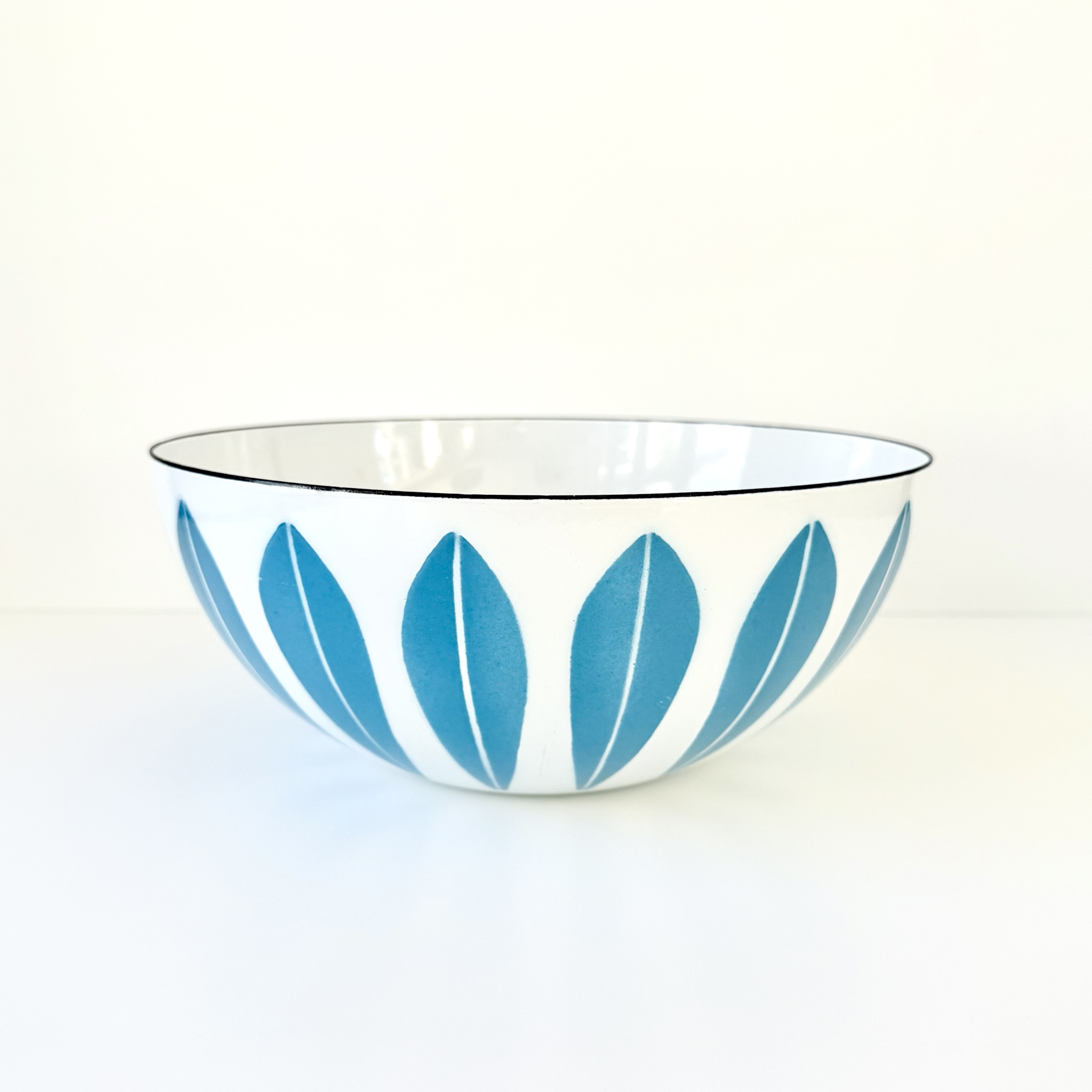 Lotus skål Ø 24 cm 🩵